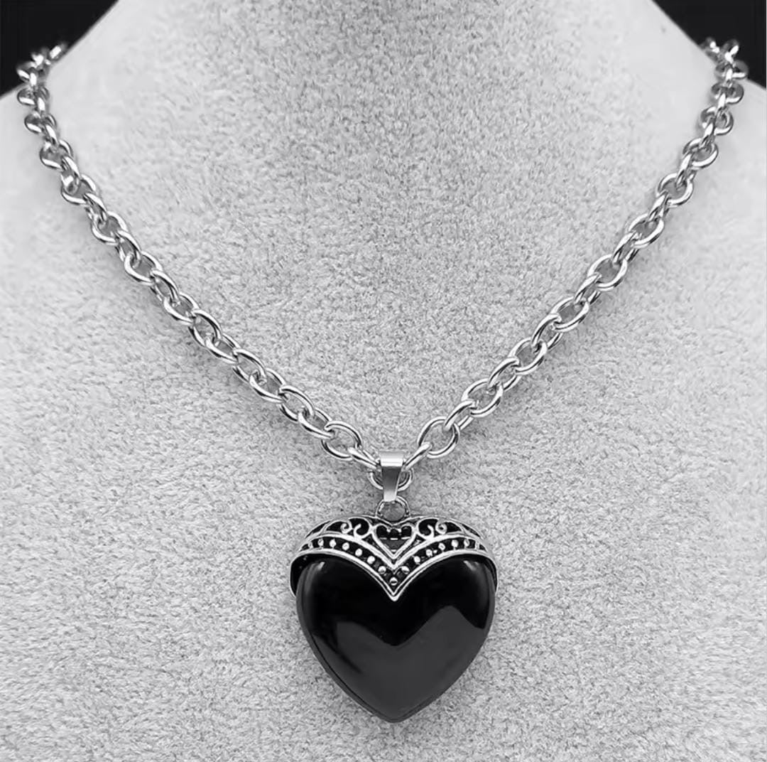 Collar corazón gótico