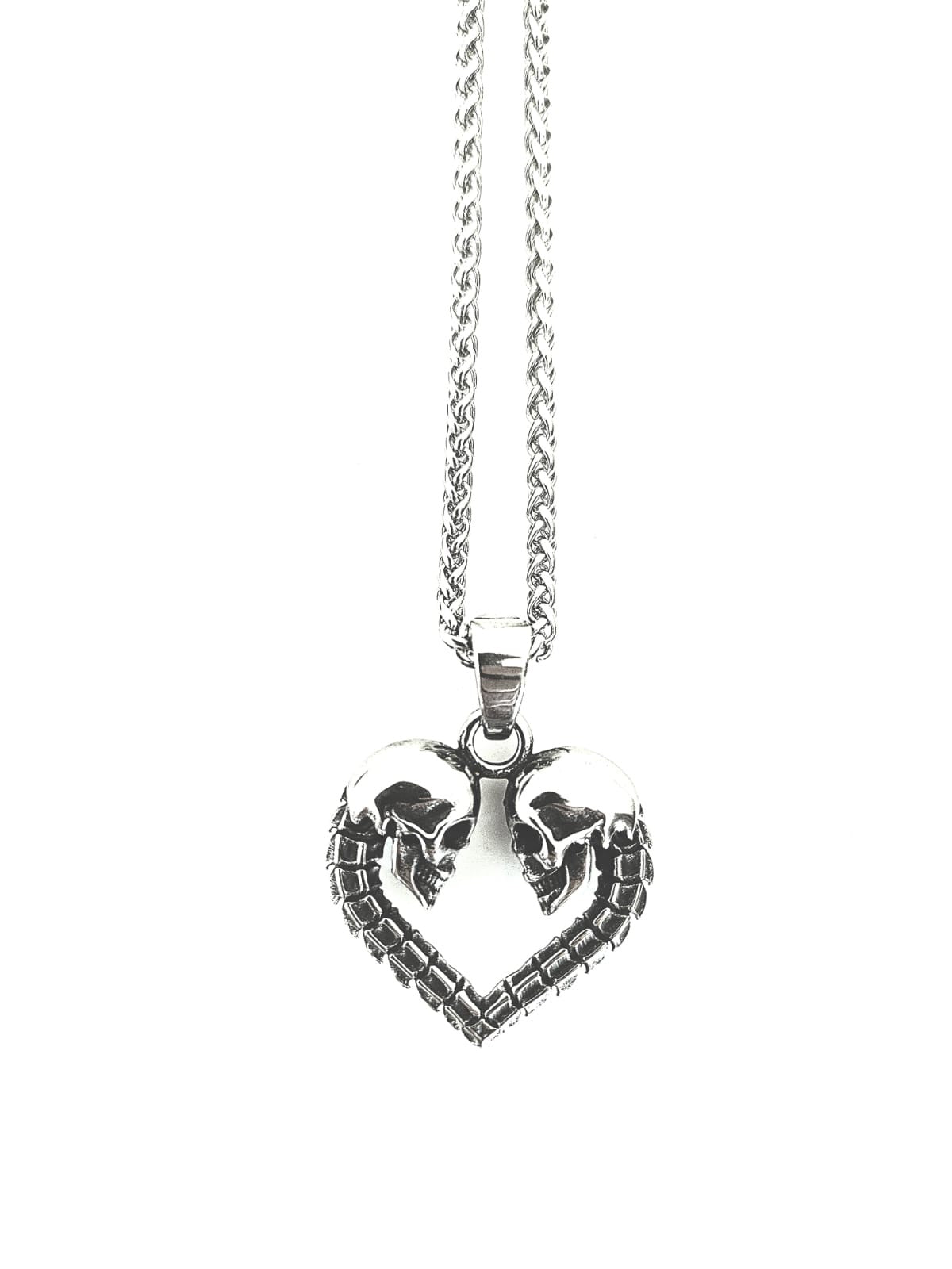 Collar corazón esqueletos.
