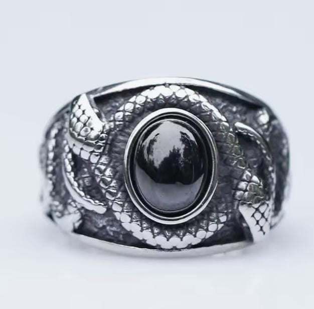 Anillo acero inoxidable con serpientes y circonita negra