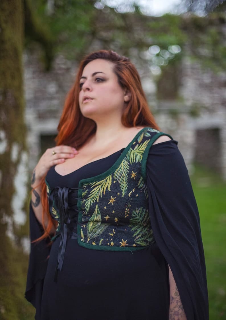 Corsé estilo cottagecore con cuerpo renacentista y diseño de mariposas de Costurero Real