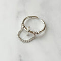 Anillo adaptable con cruz y cadena