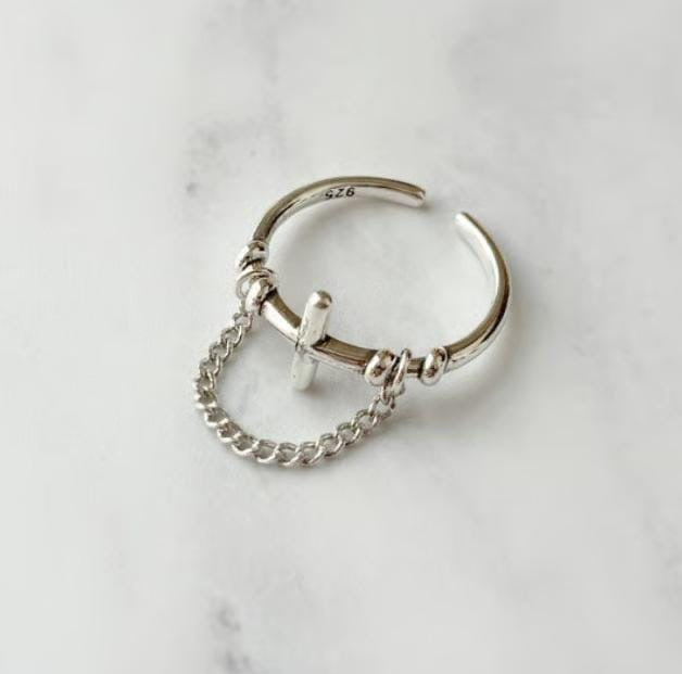 Anillo adaptable con cruz y cadena