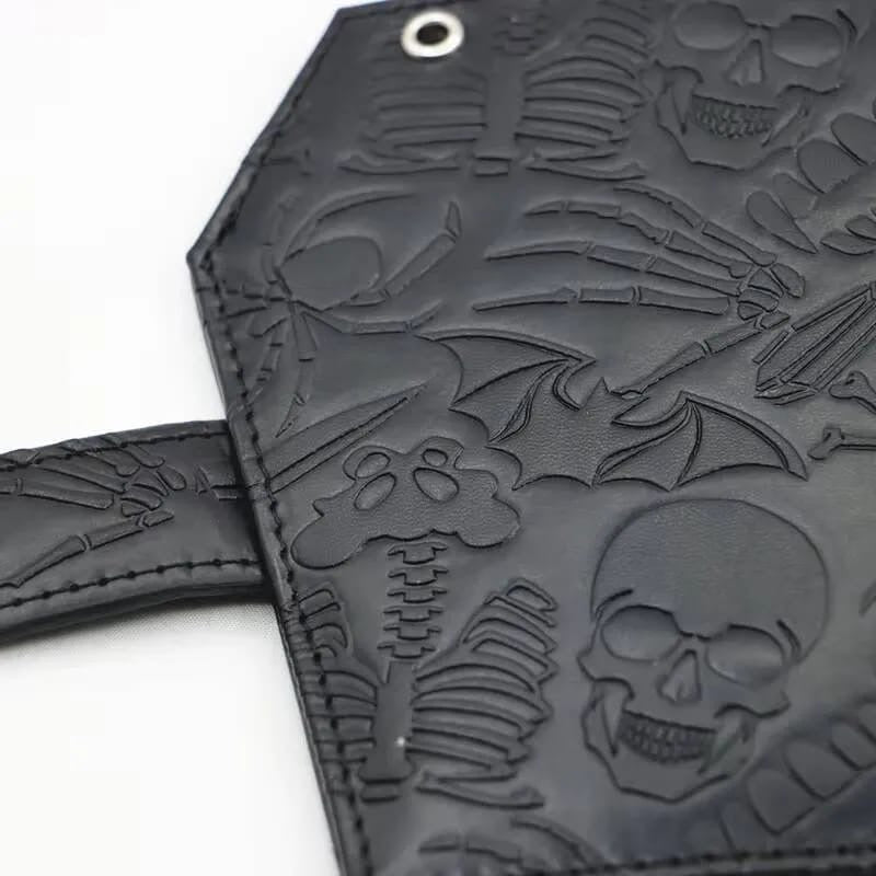 Cartera de ataúd con estampado gótico en relieve