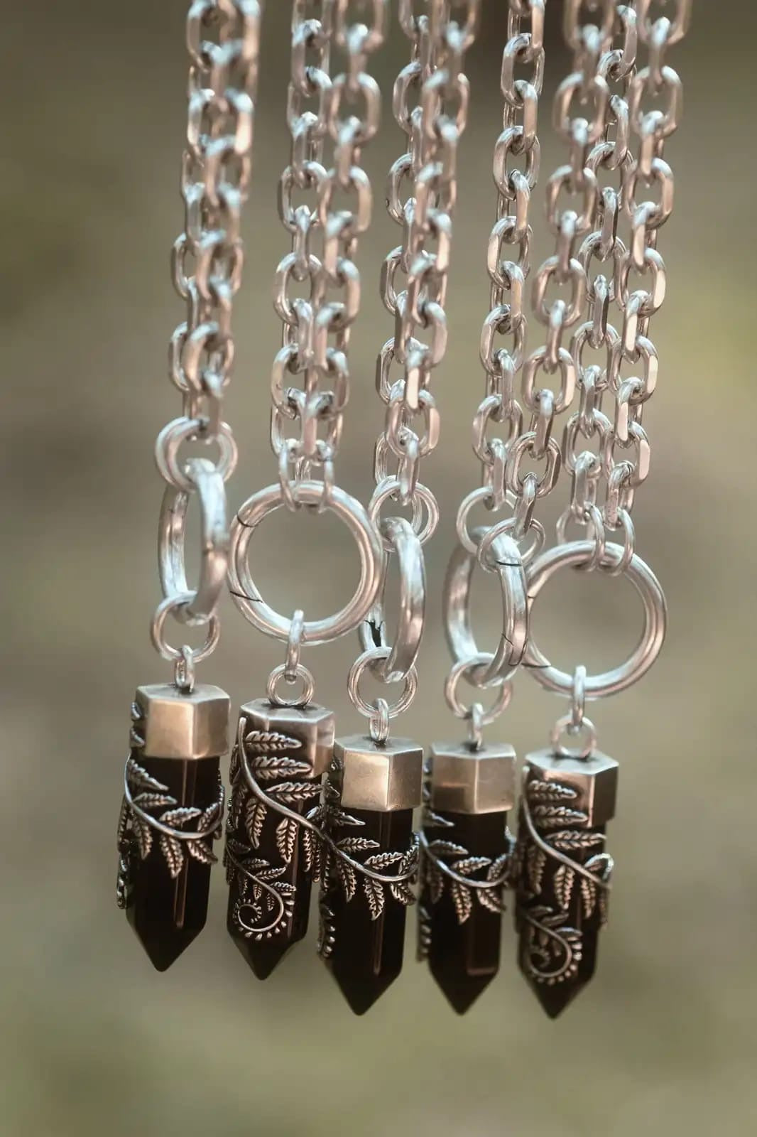 Gargantilla con anillo de cristal y helecho de Restyle