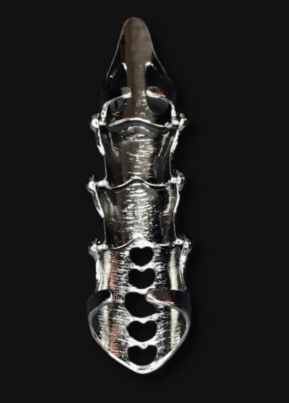 Anillo Articulado Adaptable que cubre falange entera con detalles de corazones