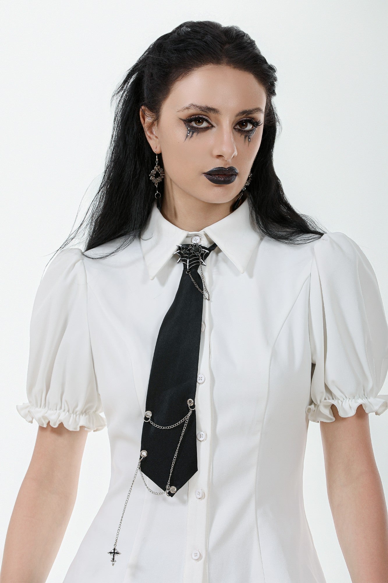 Corbata punk con eslabones de cadena