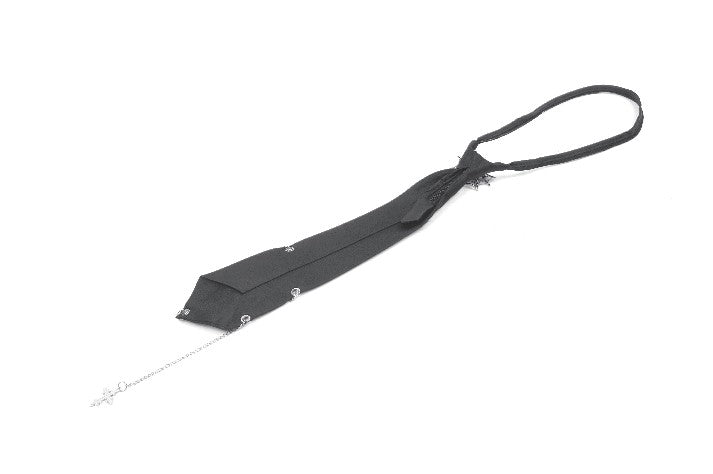 Corbata punk con eslabones de cadena