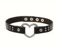Choker adaptable con corazón y tachuelas