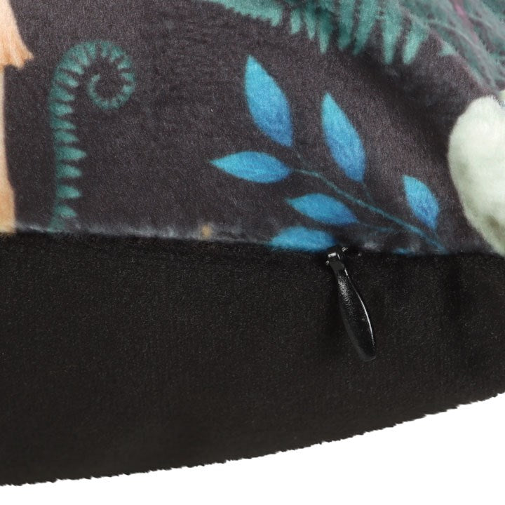 Cojín rectangular de 40 cm con estampado «Dark Forest»