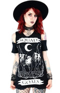 Camiseta Black Witches con hombros descubiertos - Squad Goals de Restyle