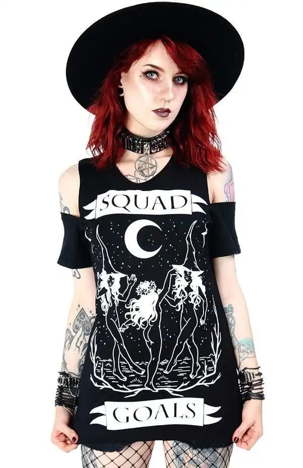 Camiseta Black Witches con hombros descubiertos - Squad Goals de Restyle