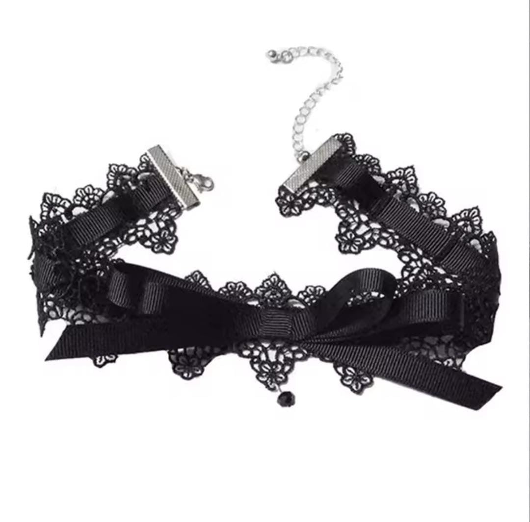 Choker ajustable de tela de encaje con lazo negro