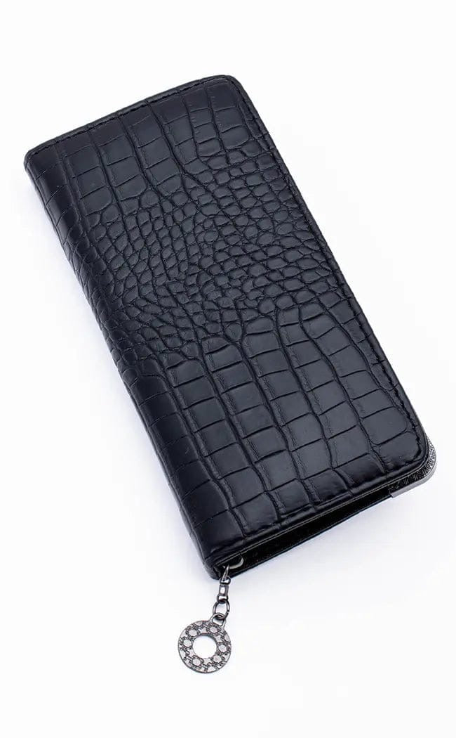 Cartera con calavera grande en relieve