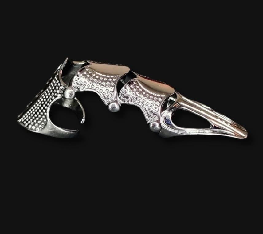 Anillo Articulado Adaptable que cubre falange entera con detalles de corazones