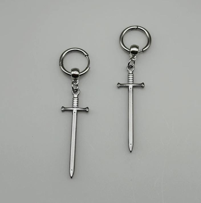 Pendientes argolla con espada colgando