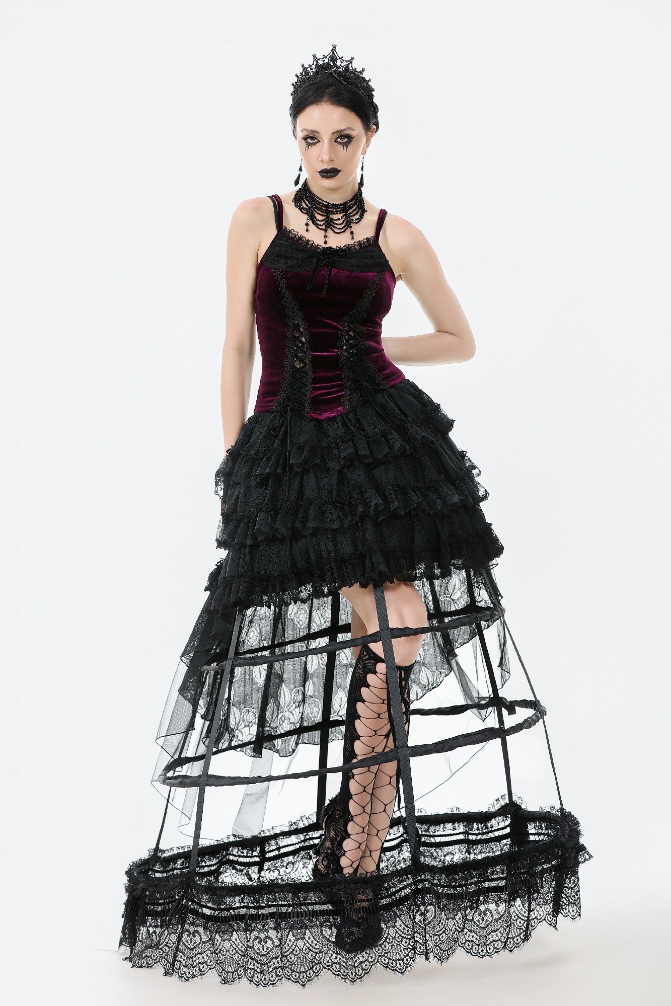 Top gótico de terciopelo burdeos con lazo de cinta y cordones en los laterales